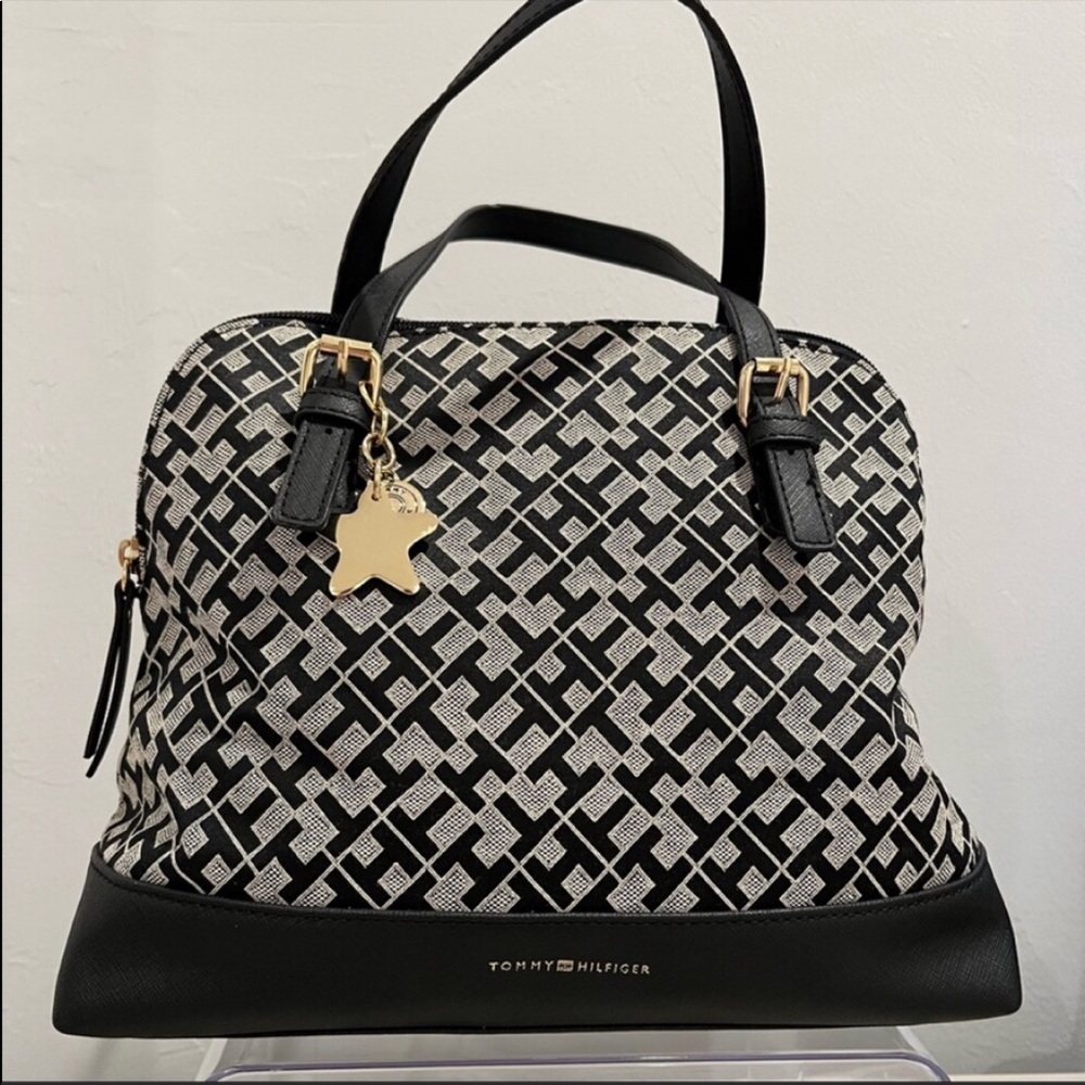 NWOT Tommy Hilfiger Monogram Purse